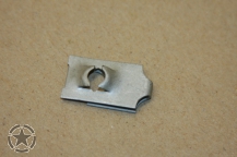 Belchmutter Clip an der Motorhaube HMMWV